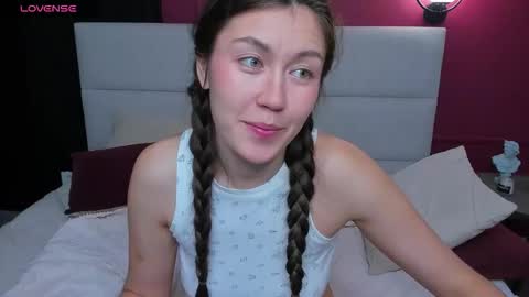 Tina  online show from November 2025 02:11:02 AM