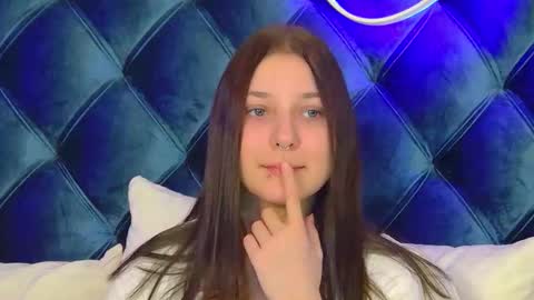 TinaBurton online show from November 2025 04:29:01 PM