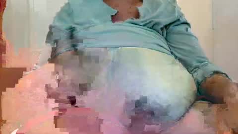 Snapshot of tinagiant chatting on January 2025 12:35:01 PM tinagiant online show from January 2025 12:35:01 PM