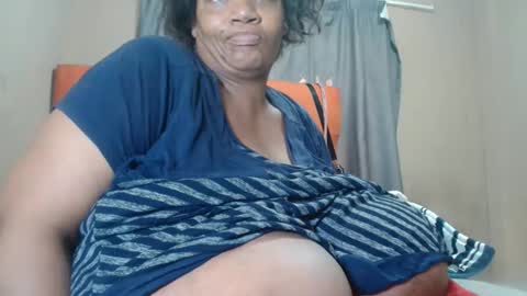 Snapshot of tinagiant chatting on May 2026 10:34:02 AM tinagiant online show from May 2026 10:34:02 AM