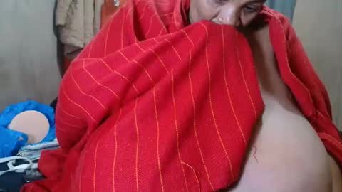 Snapshot of tinagiant chatting on May 2026 06:58:01 PM tinagiant online show from May 2026 06:58:01 PM