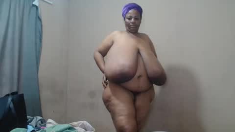 Snapshot of tinagiant chatting on May 2026 09:59:01 AM tinagiant online show from May 2026 09:59:01 AM