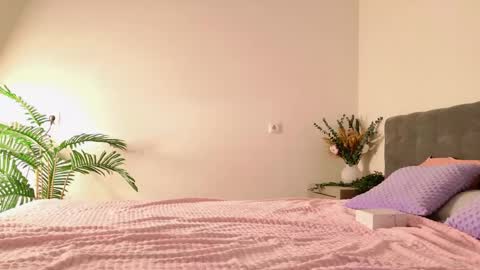 tinasiner online show from April 2026 02:04:01 PM