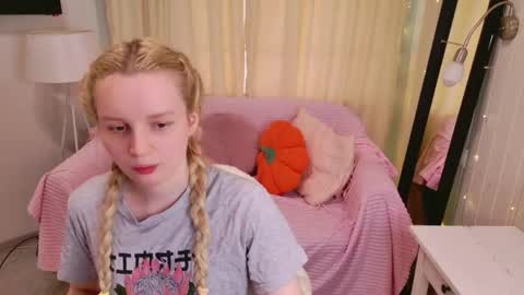 tinasiner online show from May 2026 11:08:02 AM