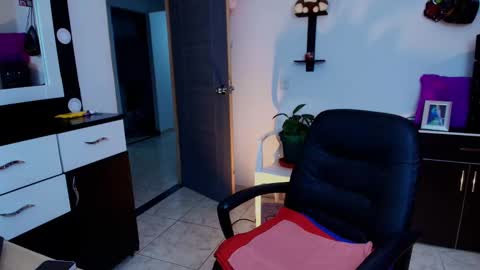 I AM BELLA  ----------- follow my  IG  TINNS 69 online show from January 2025 02:40:01 AM