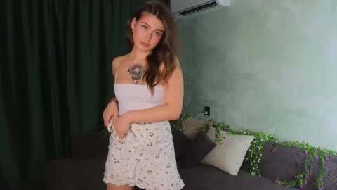 Snapshot of tinnymollys01 chatting on October 2025 02:21:02 PM Molly online show from October 2025 02:21:02 PM