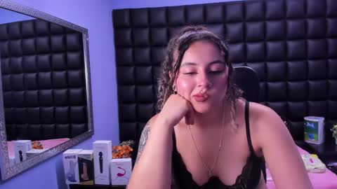 Snapshot of tiny_love_ chatting on September 2025 03:54:01 AM tiny online show from September 2025 03:54:01 AM