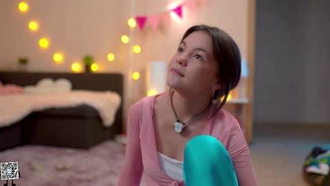 Snapshot of tiny_miracle chatting on December 2024 01:57:02 PM Lyssa online show from December 2024 01:57:02 PM