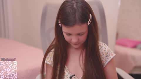 Snapshot of tiny_miracle chatting on April 2026 05:03:01 PM Lyssa online show from April 2026 05:03:01 PM