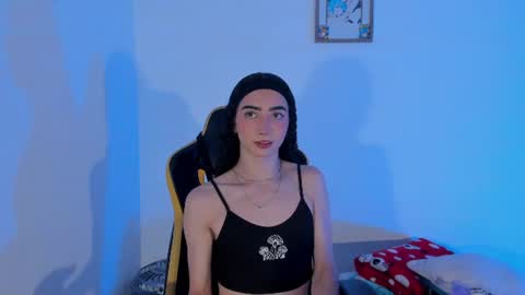 Snapshot of tiny_thomm chatting on June 2026 12:10:02 AM Thomm Independent Model online show from June 2026 12:10:02 AM
