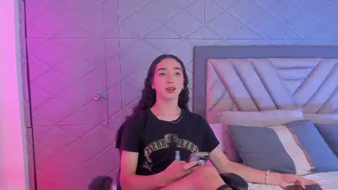 Snapshot of tiny_thomm chatting on July 2026 07:16:01 PM Thomm Independent Model online show from July 2026 07:16:01 PM