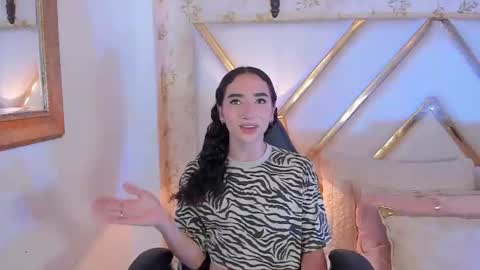 Snapshot of tiny_thomm chatting on July 2026 10:23:01 PM Thomm Independent Model online show from July 2026 10:23:01 PM