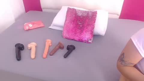 tiny_whore18 online show from October 2025 04:03:02 PM