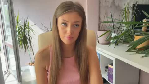 Snapshot of tinybliss chatting on May 2026 11:06:01 AM Mona online show from May 2026 11:06:01 AM