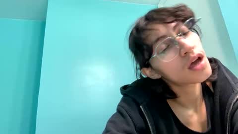 tinyhairycherry online show from October 2025 04:24:01 AM