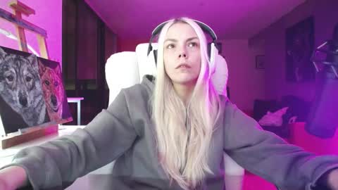 stage Kylie Sinner  brand CLITBAIT online show from October 2025 08:37:01 AM