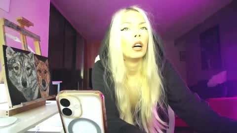 stage Kylie Sinner  brand CLITBAIT online show from November 2025 11:26:01 PM