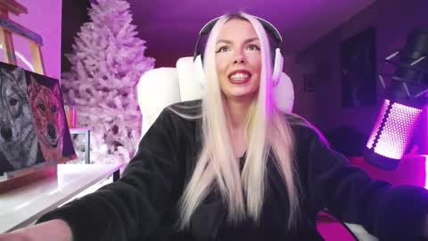 stage Kylie Sinner  brand CLITBAIT online show from November 2025 10:07:02 PM