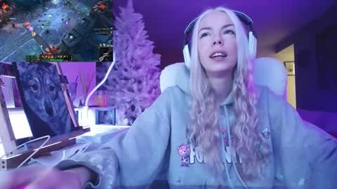 stage Kylie Sinner  brand CLITBAIT online show from November 2025 11:59:02 PM