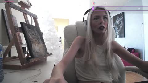 stage Kylie Sinner  brand CLITBAIT online show from February 2026 03:42:01 PM