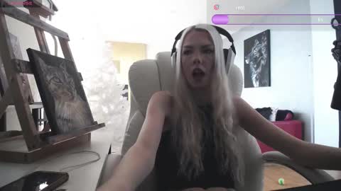 stage Kylie Sinner  brand CLITBAIT online show from February 2026 04:36:01 PM