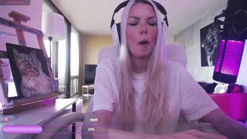 stage Kylie Sinner  brand CLITBAIT online show from March 2026 08:35:02 PM