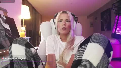 stage Kylie Sinner  brand CLITBAIT online show from May 2026 06:43:01 AM