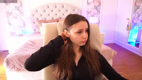 tinynataliee online show from April 2026 05:59:01 AM