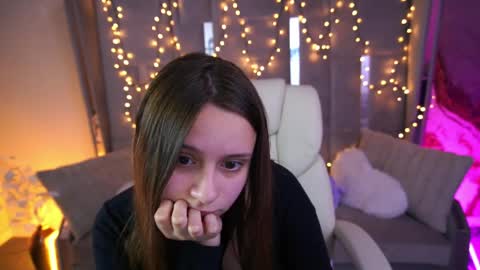 tinynataliee online show from May 2026 08:59:01 PM