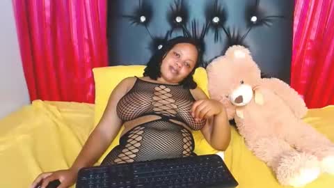 Snapshot of tinyrose18 chatting on December 2024 03:05:01 PM tinyrose18 online show from December 2024 03:05:01 PM