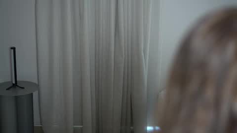 Lili online show from November 2025 11:52:02 AM