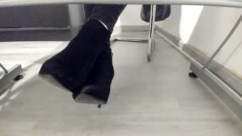 Anna online show from October 2025 05:22:02 PM