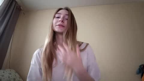 Snapshot of tishabhagat chatting on November 2025 06:36:01 AM Hi Im Carry 18 years old online show from November 2025 06:36:01 AM