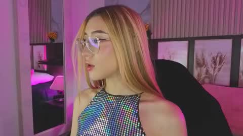 Snapshot of tokyoluu chatting on November 2025 07:36:02 PM tokyoluu online show from November 2025 07:36:02 PM