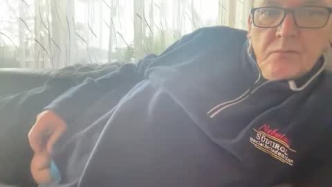 Tom online show from November 2025 07:52:01 AM