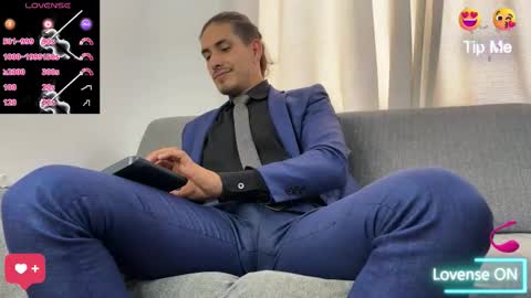 Snapshot of tom_blunt96 chatting on February 2026 05:07:02 PM TOM online show from February 2026 05:07:02 PM