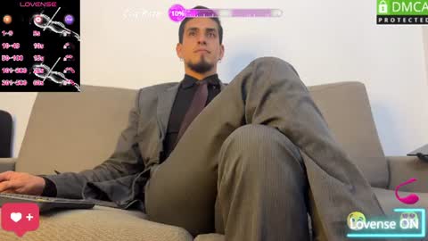Snapshot of tom_blunt96 chatting on June 2026 04:17:02 PM TOM online show from June 2026 04:17:02 PM