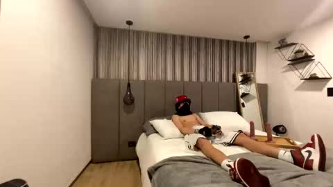 Snapshot of tom_curioustraight chatting on May 2026 05:05:02 AM tom curiustraight online show from May 2026 05:05:02 AM