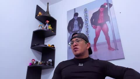 Snapshot of tom_kingfit chatting on December 2024 04:58:02 AM SPORTSFIT29 online show from December 2024 04:58:02 AM