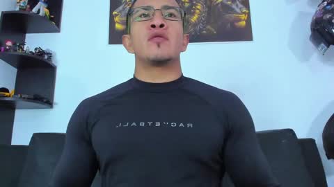 Snapshot of tom_kingfit chatting on January 2025 01:31:02 AM SPORTSFIT29 online show from January 2025 01:31:02 AM