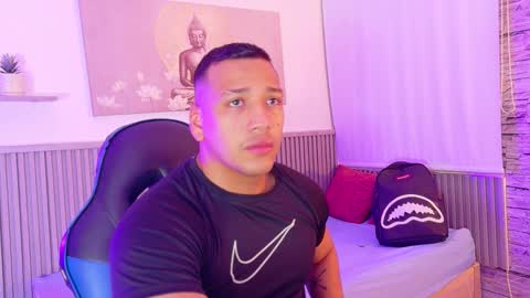 Tom muscle1 online show from October 2025 12:28:02 PM