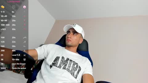 Snapshot of tom_walton chatting on December 2024 01:43:01 AM tom online show from December 2024 01:43:01 AM