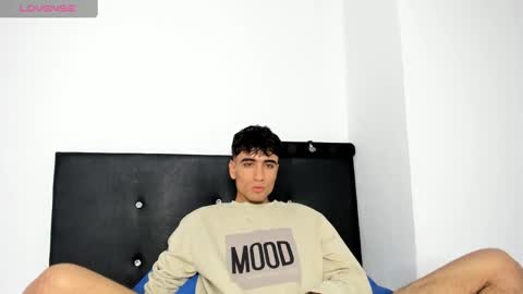 Snapshot of tom_walton chatting on February 2025 09:28:01 PM tom online show from February 2025 09:28:01 PM