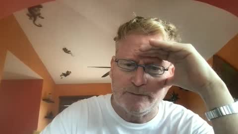 Snapshot of tomascausa chatting on December 2025 07:12:02 PM Hola online show from December 2025 07:12:02 PM