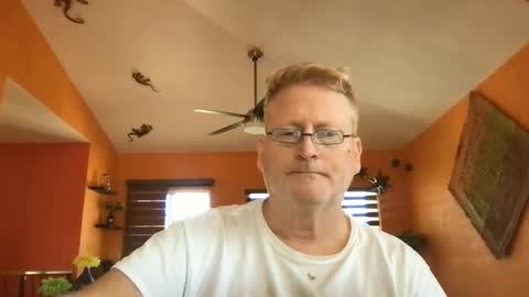 Snapshot of tomascausa chatting on February 2026 09:37:02 PM Hola online show from February 2026 09:37:02 PM