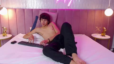 Tomm online show from December 2024 10:43:01 PM