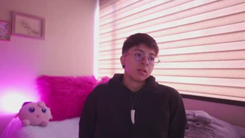 Snapshot of tomboy_tommy chatting on July 2026 01:36:02 PM Tommy online show from July 2026 01:36:02 PM