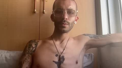 TOMMYDESIREX online show from April 2026 12:00:01 PM