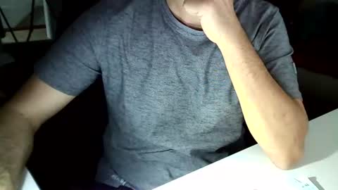 Snapshot of tomtom02029 chatting on December 2024 01:40:01 PM Tom online show from December 2024 01:40:01 PM