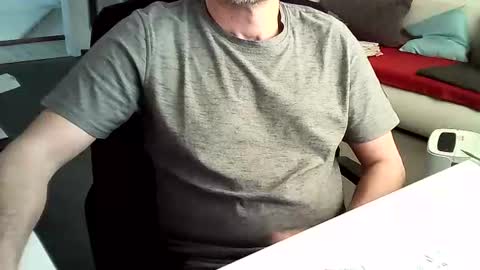 Snapshot of tomtom02029 chatting on December 2024 02:49:02 PM Tom online show from December 2024 02:49:02 PM